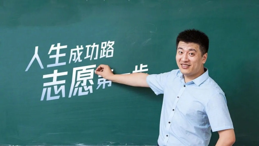 123696澳门六下彩资料2025年最新版,代表何小鹏：汽车产业正和机器人融合,全面解答解释落实_粉丝版V15.60